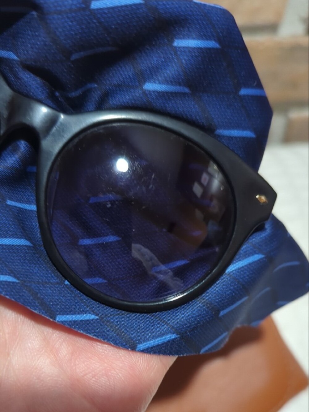 Fossil Women's Round Cat-Eye Sunglasses – Black Frame & Purple Gradient Lenses - Picture 8 of 17